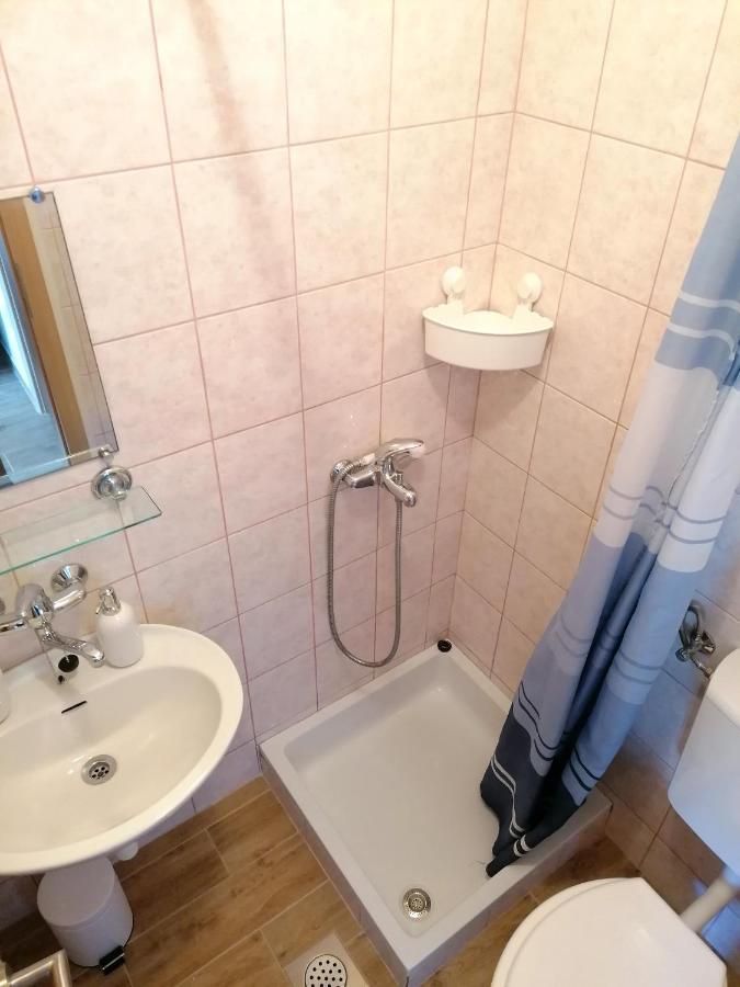 Apartments Amfora Gdinj エクステリア 写真